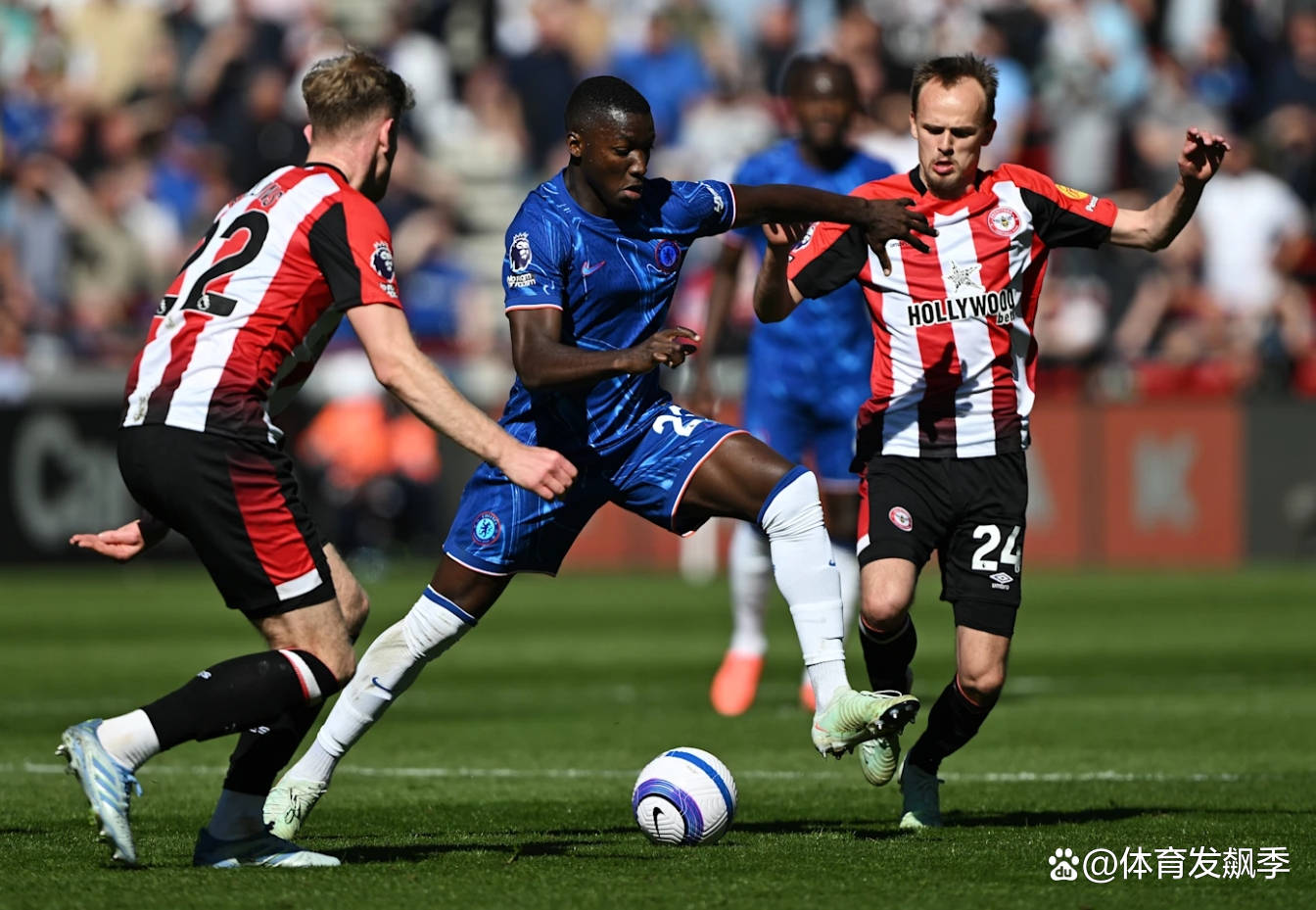 亿博app官方下载包含欧篮联赛后走向成谜，切尔西外线爆发，压力陡增，年轻球员得到机会的词条